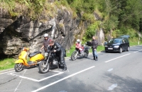 Wartende Biker und mein Auto