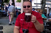 Ich mit einem süffigen Radler im Biergarten des Kloster Weltenburg