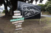 Werbung für das Landing Cafe