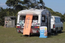 Ein mobiler Imbißstand am Strand