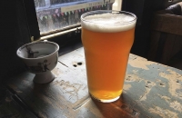 Ein gutes Ale in der Bar "Institution"