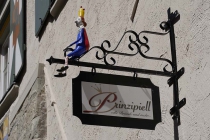 Schild auf Laden für Edelbrände