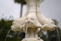 Wasserspeiender Brunnen