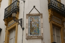 Fliesenkunstwerk auf Haus