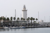 Kleiner Leuchtturm im Hafen von Malaga