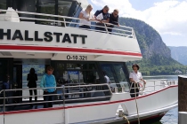 Mit dem Rundfahrtschiff fuhren wir über den Hallstättersee
